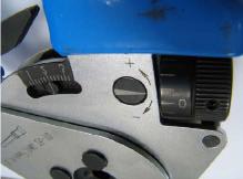 In this set up the plug gauge Ø2 must be moveable with no scope between the crimp mandrels.