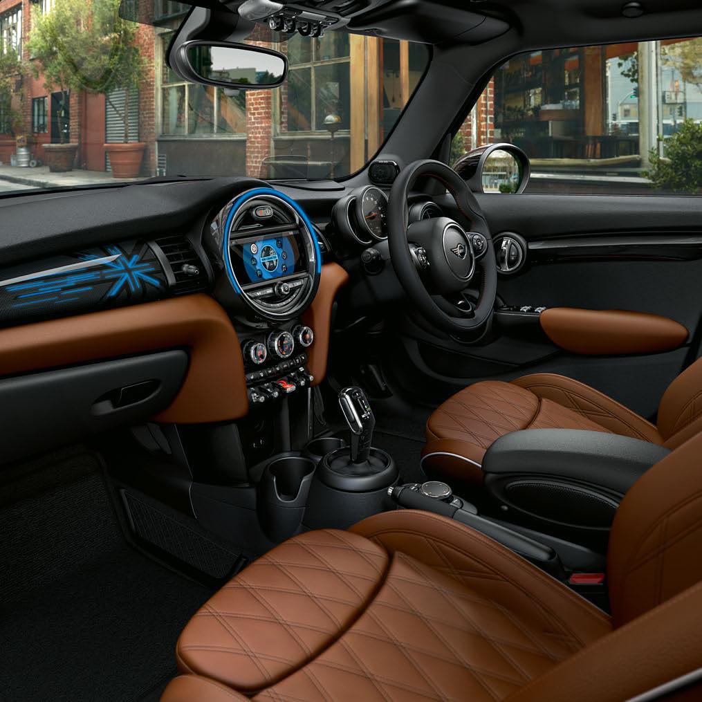 The panorama view of the interior on the right shows leather trim in Chester Malt Brown with