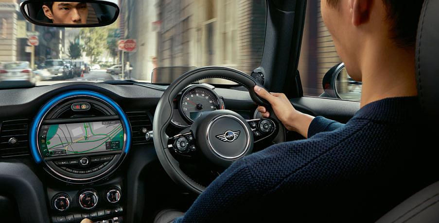 NATURAL LANGUAGE RECOGNITION. REAL TIME TRAFFIC INFORMATION. Natural language recognition with offboard speech processing makes it far easier to use voice commands in your MINI.
