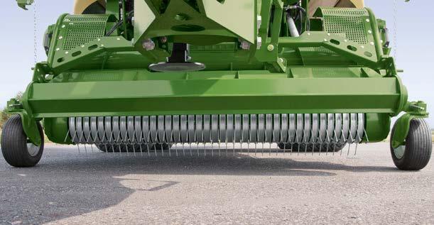 (DIN 11220) and specified with five rows of tines that are spaced 55 mm (2.2") apart, the camless EasyFlow pick-up gives absolutely clean rakes.