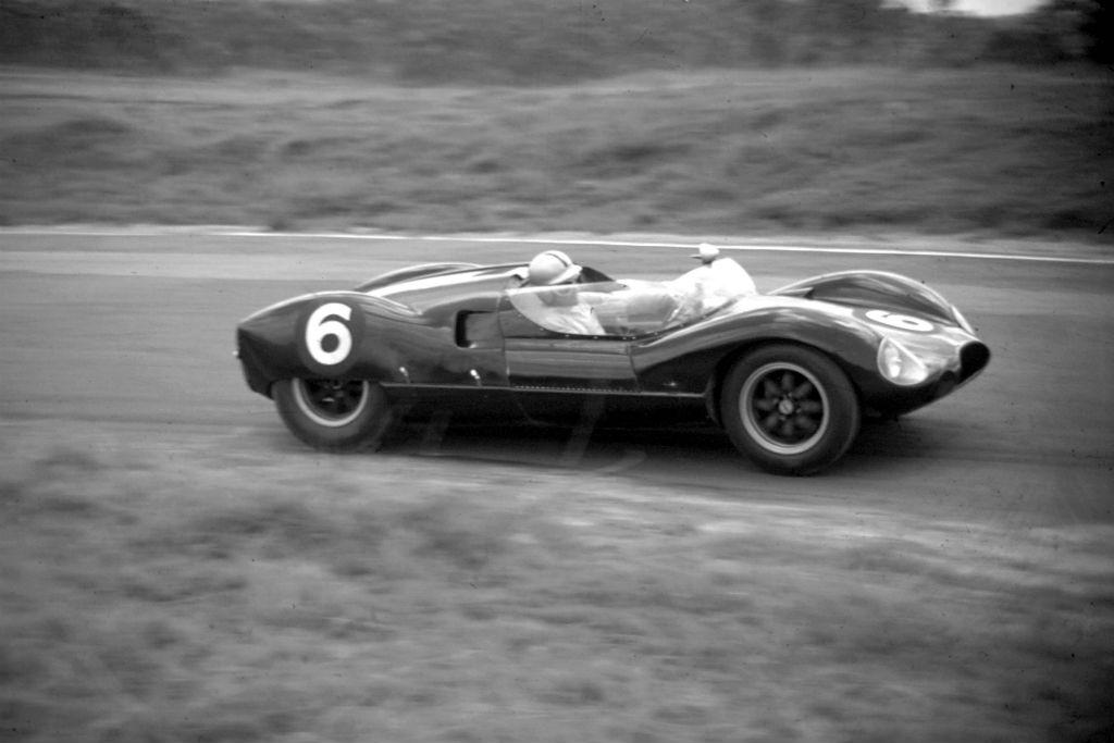 Pacific Sports Car Championship in 1962 and was runner up in 1963 and