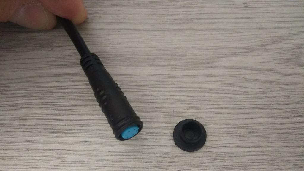 Motor cable Modular cable (to handlebars) Pedelec sensor Speed sensor You will also find a blue coloured connector coming