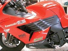 INSTALLATION INSTRUCTIONS MSD SB6 Programmable Ignition for the Kawasaki ZX-14 PN 4219 Parts Included: 1 - Ignition 1 - Wiring Harness 1 - Parts Bag 1 - CD ROM WARNING: When installing the SB6,