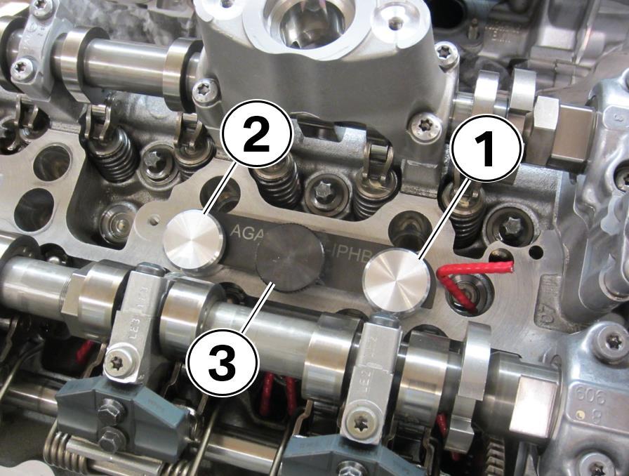 Install the fuel injector sealing plugs into the cylinder 1 and 2 injector bores