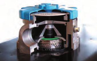 Suction port(s), covered with anti-vortex plate(s), allow low oil levels giving the operator an increased operational capacity.
