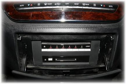 Mounting guidelines for Mercedes S-Class W221 The interface has to be installed in the centre console directly