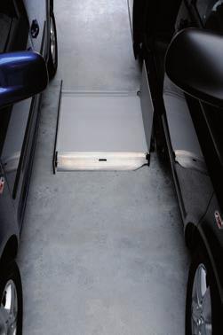 For maximum ease of use, the lift platform can be accessed from both sides, parallel to the linear direction of the vehicle.