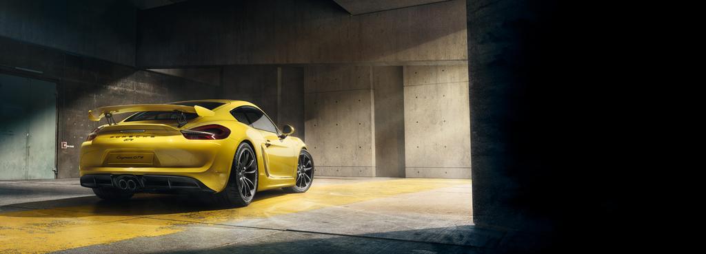 The origins of the new Cayman GT4 are most clearly discernible at the rear end. The fixed fender, with uprights in aluminum, is the very epitome of motorsport.