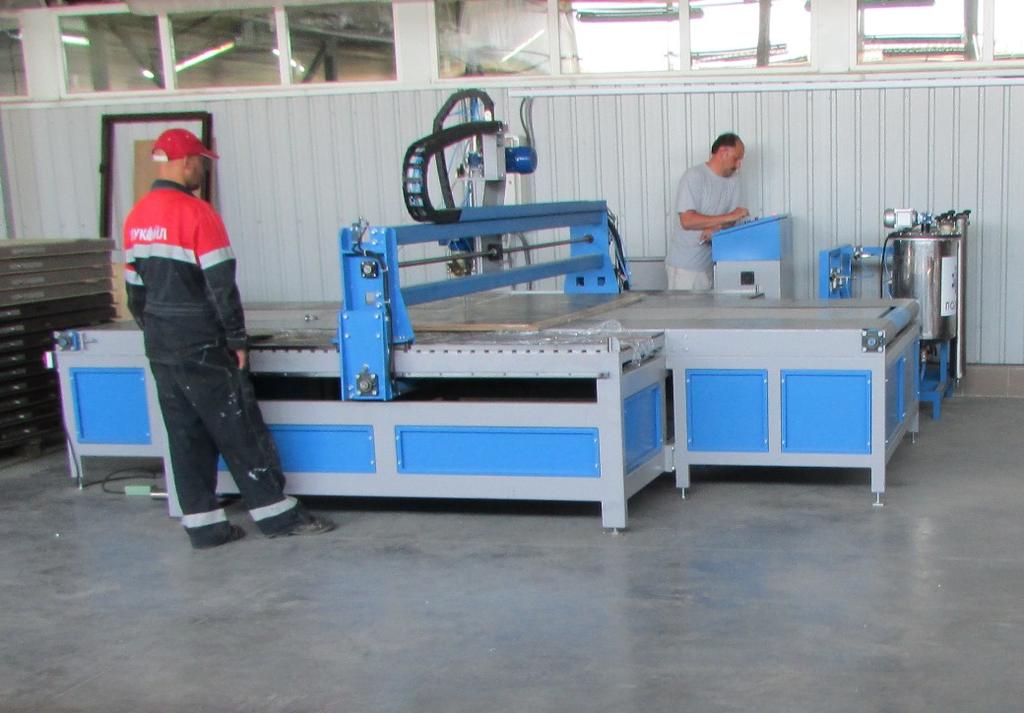 Conveyor working table for 3 samples positioning up to 2500mm each: Working table is design provides area with the capacity for cleaner drain after cleaning and purging the chamber of the mixing