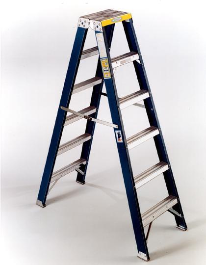 Crossbracing Don t use crossbracing on the rear of a stepladder for climbing - unless the ladder is