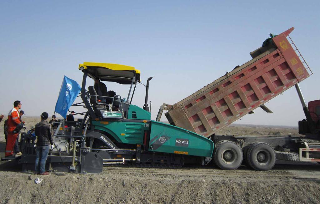 SUPER 1800-2 HD: The Roadbase Specialist The SUPER 1800-2 HD has been specially developed for the high requirements made on road construction in China.