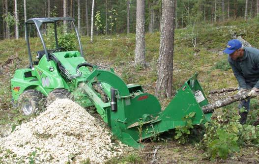Groundcare Wood chippers With the hydraulic Avant wood chipper you can quickly chip branches, small tree trunks, logging waste, sawmill residue etc.