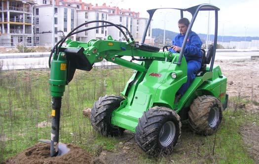 Heavy duty drive unit is equipped with planetary drive to increase torque, needed especially in hard ground conditions or when using large diameter augers.