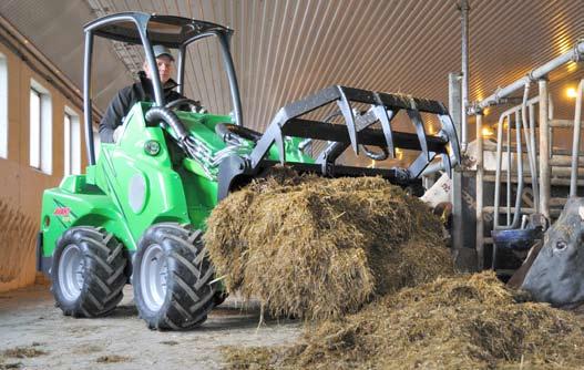 Farming Silage forks A robust silage fork equipped with a powerful hydraulic cylinder, can be fitted on all Avant loader models.