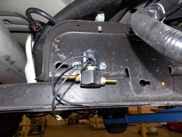 AND (2) LAT WASHERS (G) 20 DETERMINE MOUNTING LOCATION ON THE VEHICLE RAME CLOSE TO THE GASOLINE UEL PRESSURE SENSOR