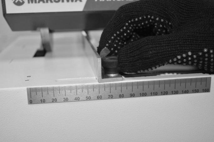 Remember to adjust the both sides of the guide with exactly same measure. See below: 4. If necessary, fix the equipment on bench using screws or clamps: 2. MATERIALS The Slitter F.