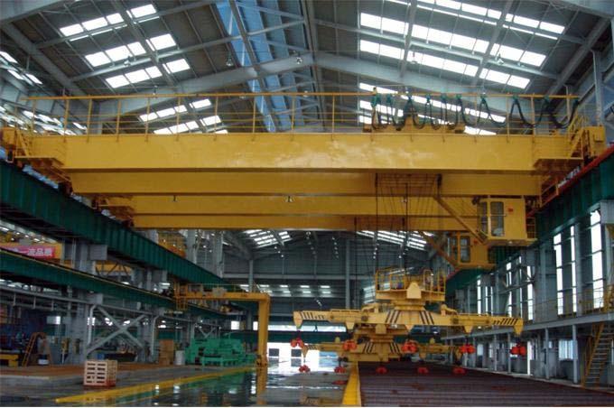 In order to prevent the current of electrical equipment would through lifted parts endanger the driver of crane during working, so the insulation equipment is set up at some suitable positions.