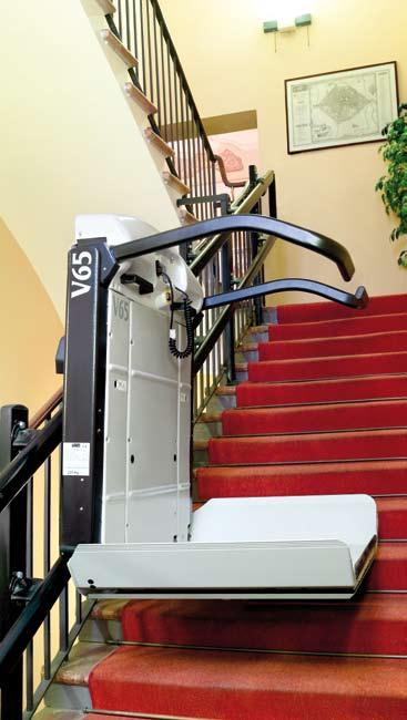 The V65 is able to tackle constant or variable gradients, adapting to the variation in incline of a landing or flight of stairs.