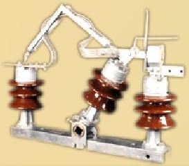 Clamps (All sizes) I Hooks (Insulated/ Non Insulated) Hooks (Insulated/ Non Insulated) P- Earthing Connectors