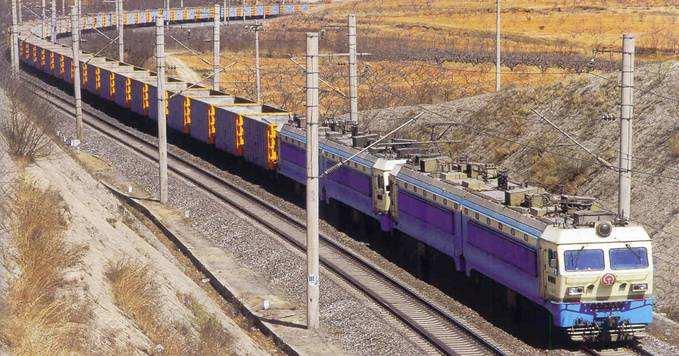 Achievements 80t Wagons Feature 20,000t heavy haul unit train on