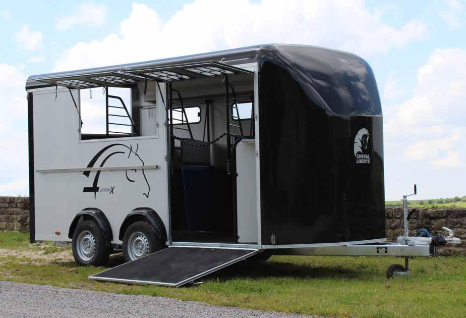 4 HORSES TRAILER 38/39 OPTIMAX Pullman 2 suspension low-profile chassis Reinforced & compact fiberglass cover Aluminium floor & Anodized aluminium side walls Diagonal loading : comfort and safety