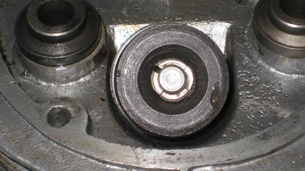 Figure 10 - Showing a broken valve keeper Unless you have experience, fitting new valve guides and cutting new valve seats is probably best left to professionals.