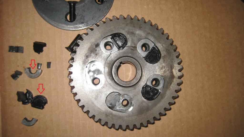 Figure 18 - Starter free-wheel clutch showing broken damper parts Crankshaft The alternator, front end, clutch, flywheel, rear bearing plate and pistons have to be removed beforehand.