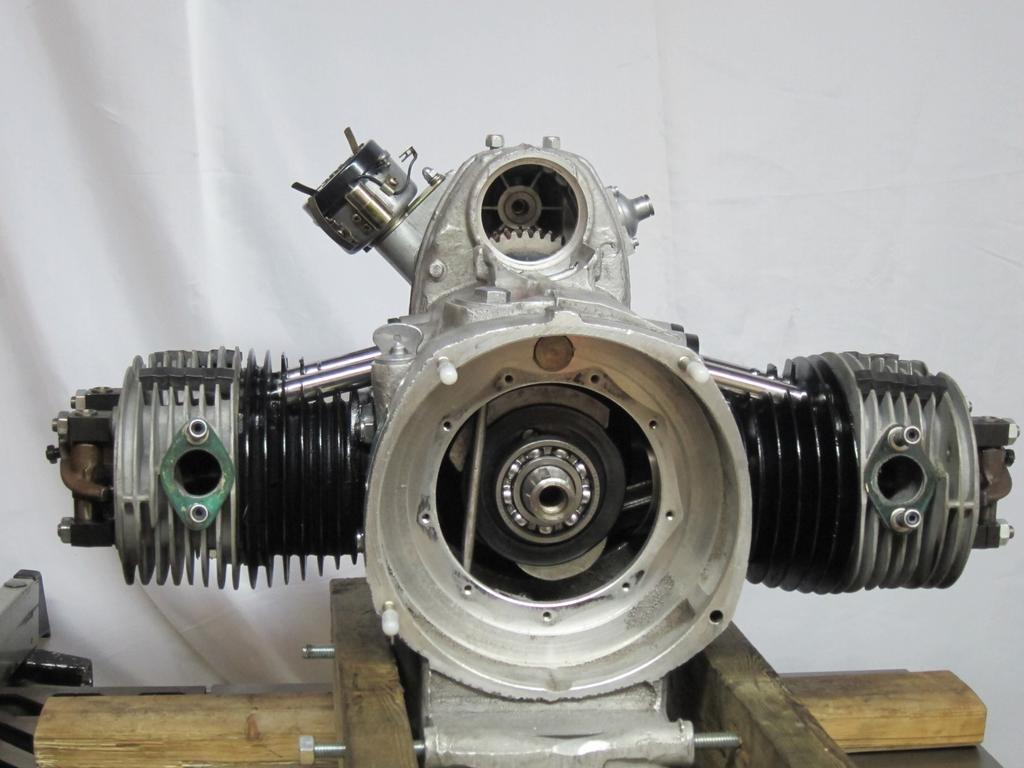 Figure 7 - Showing the rear crankshaft bearing and oil slinger Before disassembly, note the position and orientation of the various parts: spring washer, oil guard, bearing, oil slinger.