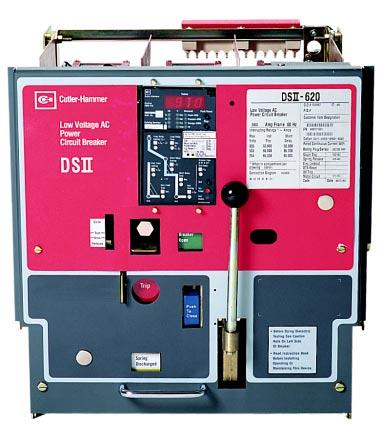 Deadfront faceplate shield isolates the operator from high voltage when the breaker is energized. When the breaker is in a compartment, the compartment door acts as a double deadfront shield.