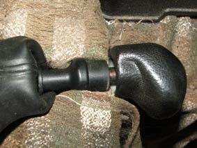 Modify the grip: the clamp must now chock up against the gearknob as shown in this picture. Do not compress the sleeve!