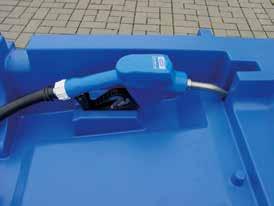 single skin container constructed from polyethylene approved for AdBlue moulded recesses for strapping during transport integral nozzle holder large filling aperture DN 100 (resp.