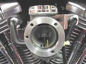 ROTATE THROTTLE AND CHECK THAT IT MOVES FREELY AND RETURNS TO CLOSED BEFORE STARTING BIKE. FAILURE OF THE THROTTLE TO RETURN COULD RESULT IN LOSS OF CONTROL CAUSING SERIOUS INJURY OR DEATH.