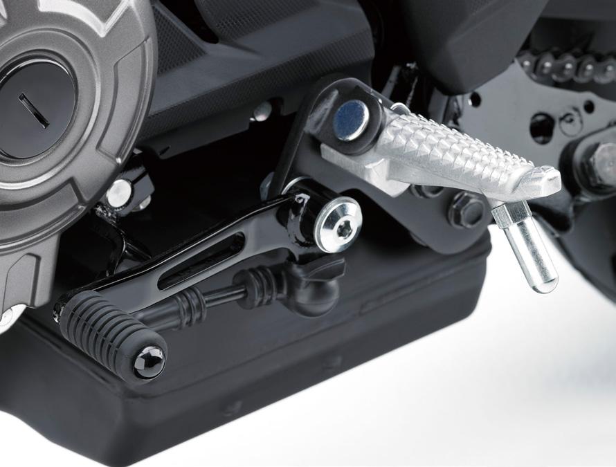(Photo 8) Honeycomb catalyser and O 2 sensor ensure that emissions meet regulations. AC generator offers the same precise fuel-injection control as largerdisplacement bikes.