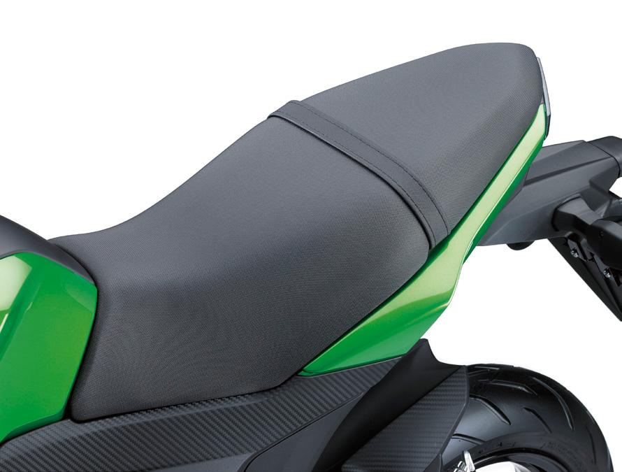 Z STYLE Sporty front fender has integrated fork guards that protect the fork tubes from mud and other debris.