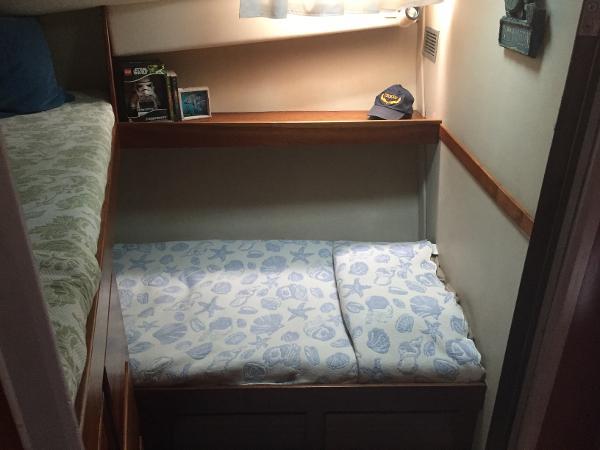 stateroom with crossing bunk beds