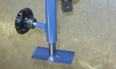 B The tool can be fitted with a depth gauge, H3-5276-OOK. (Figure 3.
