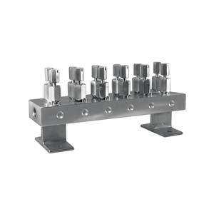 The piping configuration is simplified by combining the functions of block and bleed, as well as providing vent/ calibration access in a single, remote mounted block style manifold.