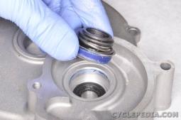 Remove the outer part of the mechanical seal. Remove the mechanical seal from the water pump cover.