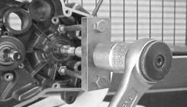 operating point resting centred on the crankshaft, proceed to separate the crankcase halves.
