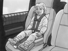 Adjust the position of the harness on the child s shoulder by moving the clip up or down along the harness.