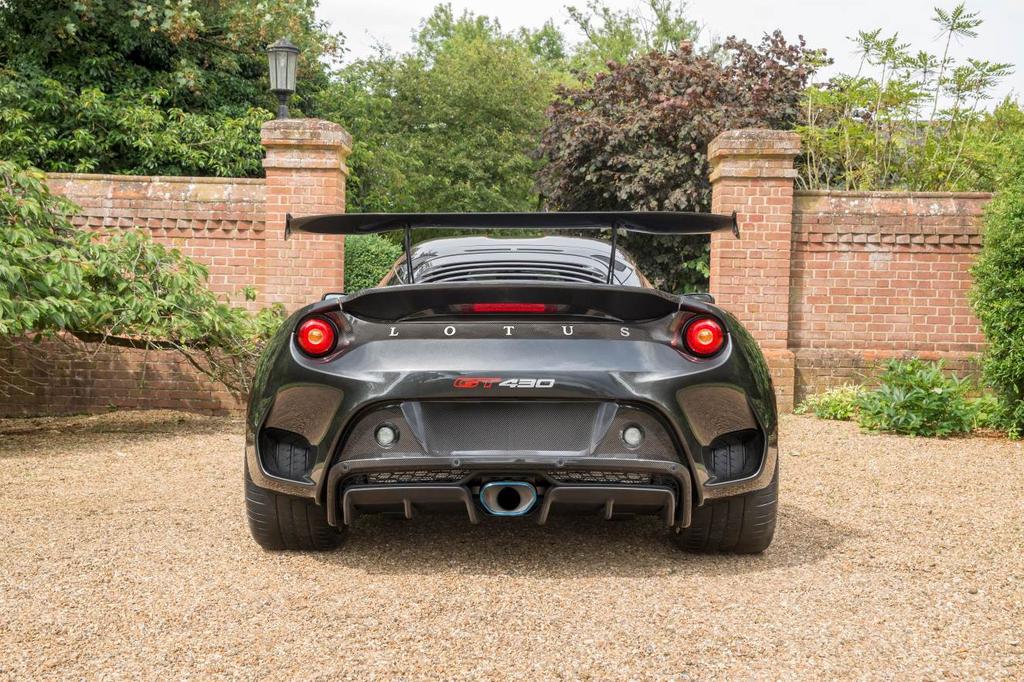 overall dry weight is down by 26 kg, to 1,258 kg, compared to the already super light Evora Sport 410, making this the lightest road Evora to date.