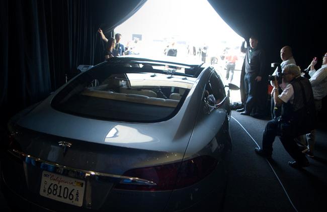First Look at Tesla's Stunning Model S By Chuck Squatriglia March 26, 2009 7:20:06 PMCategories: Tesla Motors Los Angeles Tesla Motors' Model S is a stunningly beautiful car that that builds upon the