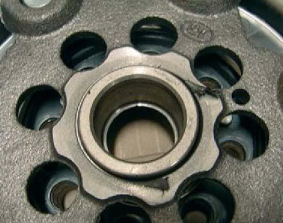 DMF Ball bearing Damaged or destroyed Wear and/or mechanical impact DMF is defective Replace DMF