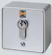 (d x D) Protection category: IP 54 Key switch STAP with 2 keys Surface-mounted version Impuls or OPEN/CLOSE function selectable 80 x 110 x 68 mm (W x H x D) Protection category: IP 54 Key switch STUP