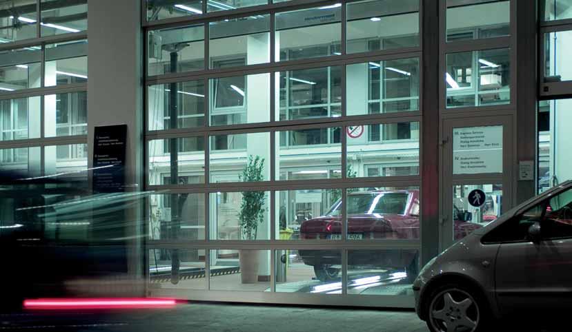 For more light in the building Maximum scratch resistance With DURATEC synthetic glazing, Hörmann sectional doors retain their clear view permanently, even after multiple cleanings and heavy use.
