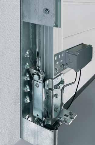 Industrial sectional doors over 5-m high are break-in resistant due to their heavy weight. In sectional doors with chain drive operators, self-locking gearboxes protect against forced opening.