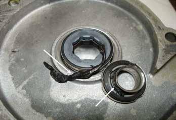 counter ring, resulting in a leak in the slide ring seal LEAK CAUSED BY ABRASIVE MATERIAL Cause: Abrasive material, such as rust, aluminum oxide or