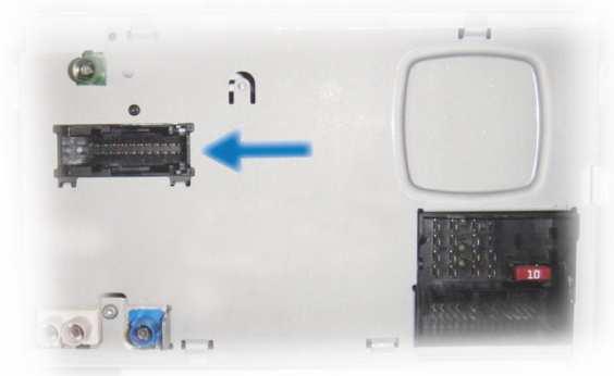 The Interface has to be connected to the Quadlock-plug, as indicated on the wire imprints. pic. 14 Integrate the 26-pin intake plug. (pic.
