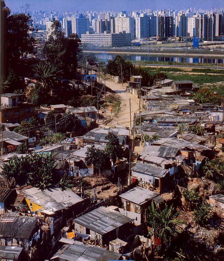 SUBURBAN ECONOMIC SEGREGATION Once cities spread out over much larger areas, the old pattern of vertical separation was replaced by territorial segregation.