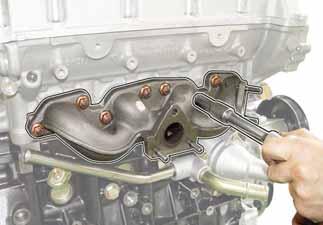 01 45 Remove the oil seal residues from the oil pan and apply the